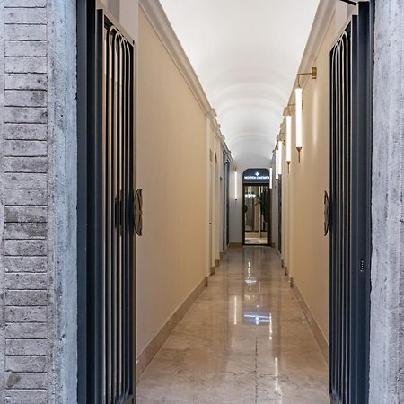 Townhouse Condotti 29 Rome Bagian luar foto