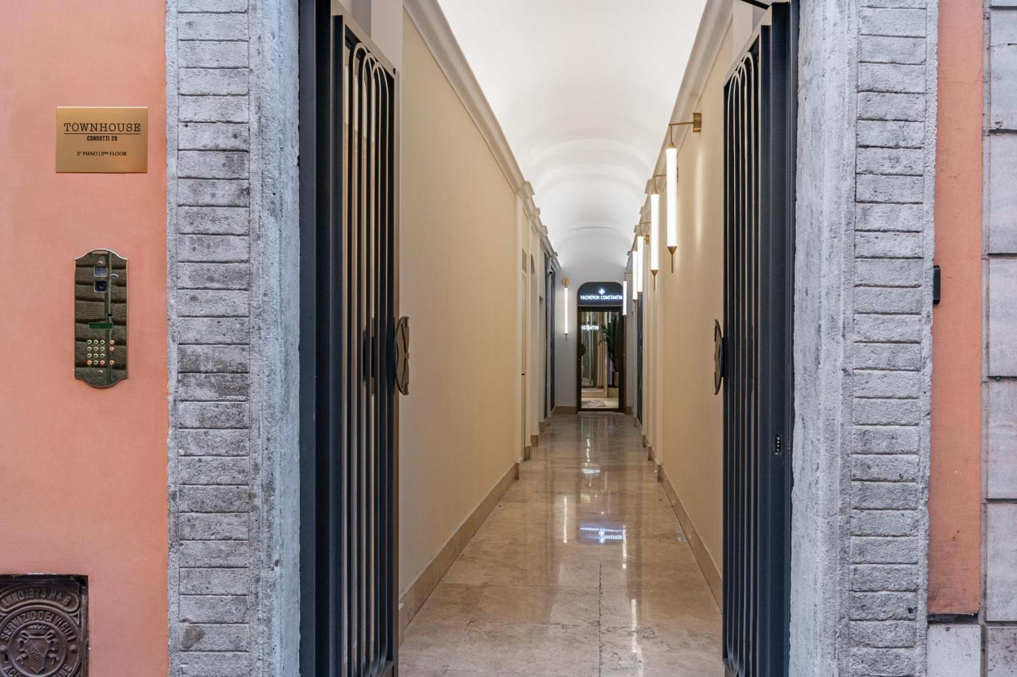 Townhouse Condotti 29 Rome Bagian luar foto