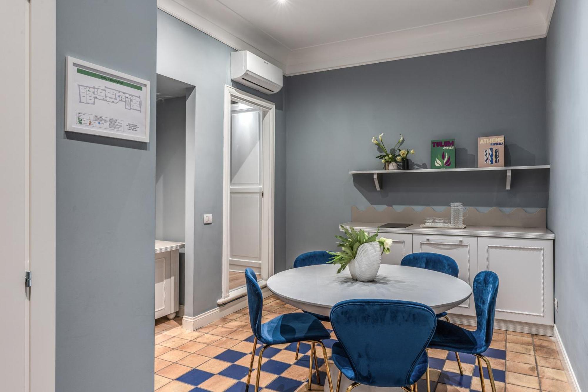 Townhouse Condotti 29 Rome Bagian luar foto