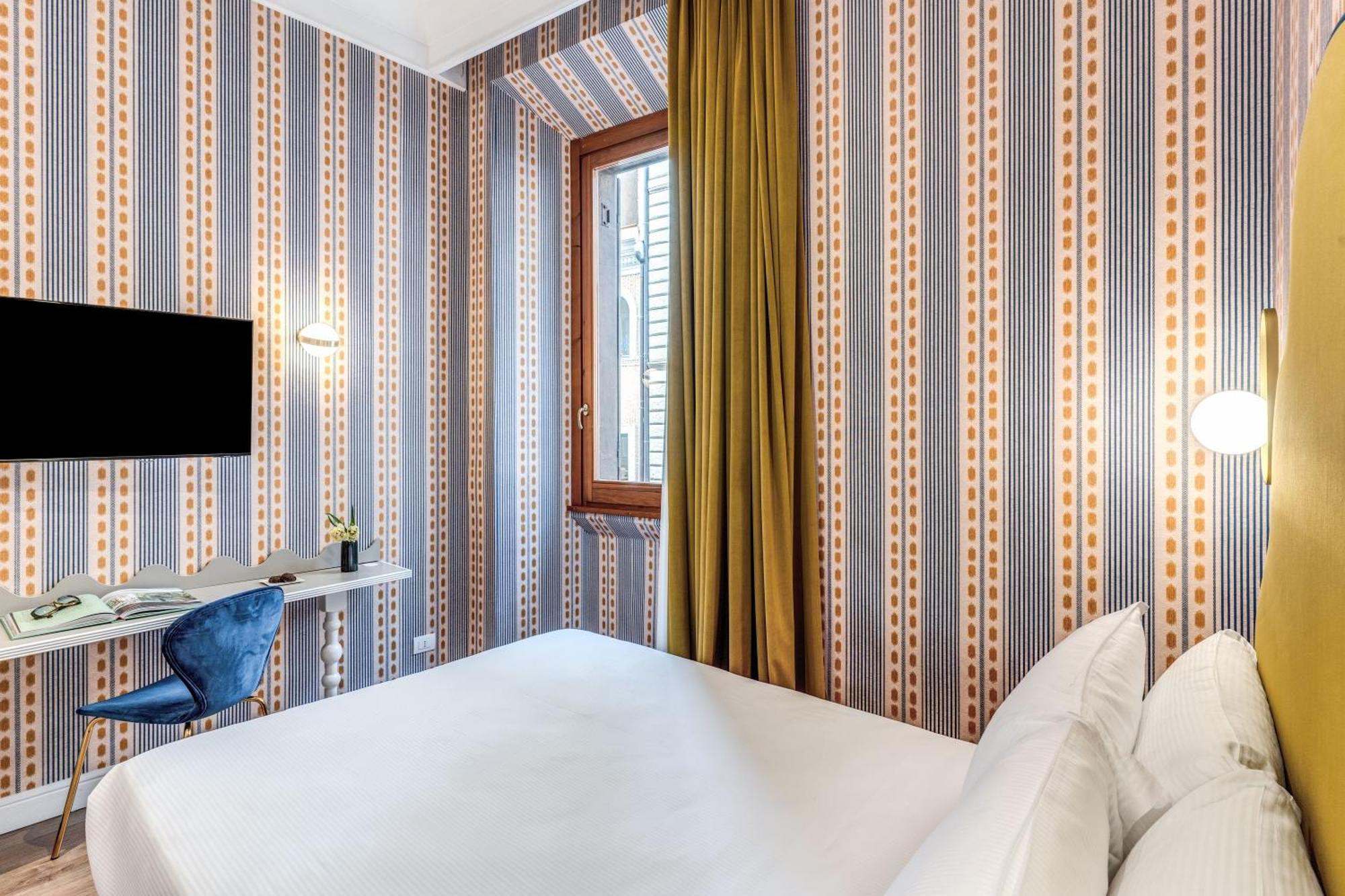 Townhouse Condotti 29 Rome Bagian luar foto