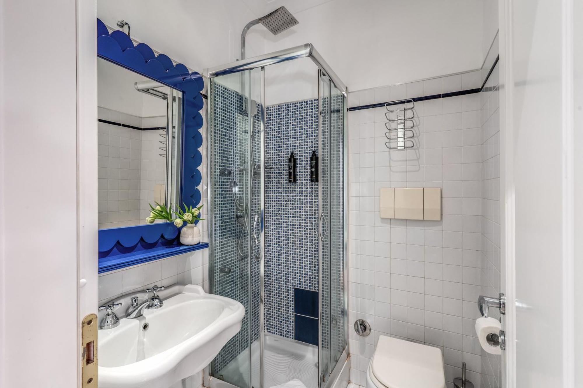Townhouse Condotti 29 Rome Bagian luar foto
